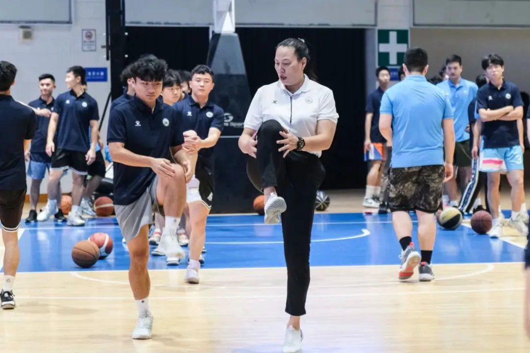 刻苦训练篮球时如何避免受伤的建议_1